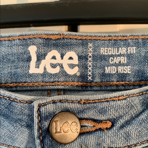 Lee Regular Fit Mid Rise Denim Capris - Picture 5 of 9
